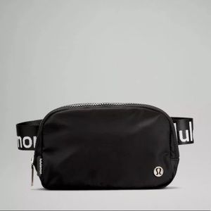 Ultra rare everywhere belt bag with lululemon on strap